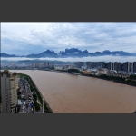 雨后天门俏
