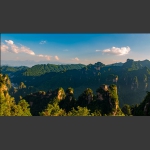 满目青山夕照明