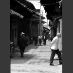 沿河街
