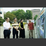 市领导视察展览