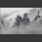 雾绕奇峰