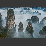 《穿越云海峰林》