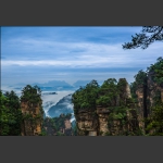 奇峰竟秀