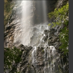 《峡谷飞瀑》