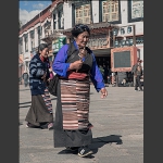 八角街上的女人
