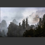 云雾缭绕天子山