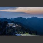 玄月望天山