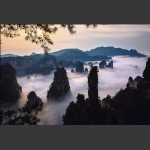 霞光映仙峰