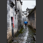 古镇雨巷