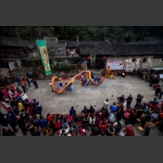 新年闹龙灯