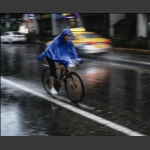 雨夜骑车行