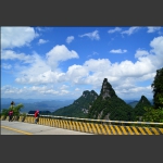 张树鹏来天门山拍记录片四
