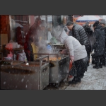 雪中熟食摊床