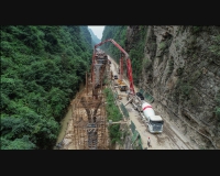 建设之中的武陵山大道
