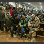 叶茂台马集纪实，等待{手机摄}