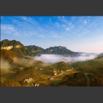 天门山下的晨曦