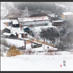 浅墨淡彩画意松岭