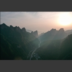 峡路争峰（一）