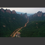金龙出山