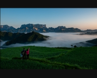 《远眺天门山》