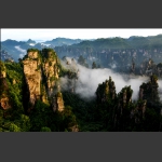 《奇峰耸立》