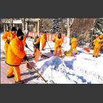环卫工人清雪忙