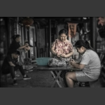长廊里的休闲时光