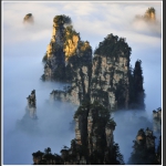 《奇峰耸立》