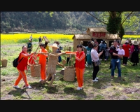 稻草人是红土坪村民勤劳致富的真实显照
