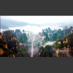 雾绕奇峰