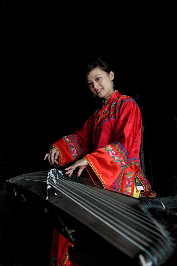 秀色琴悠扬