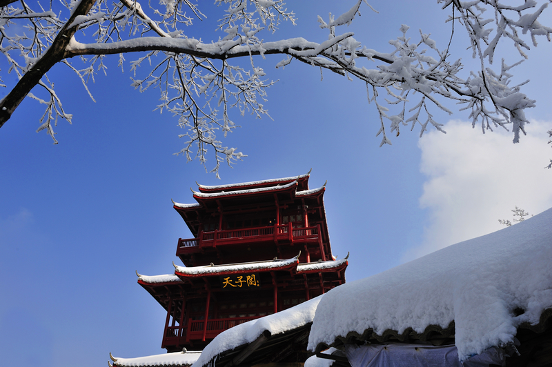 雪映空中楼阁