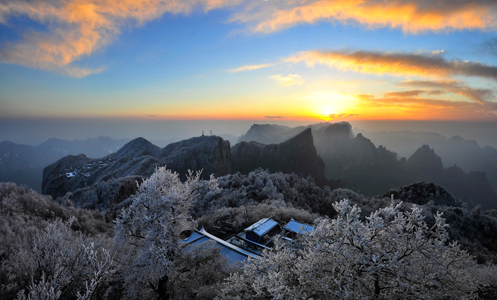 天门山晚霞