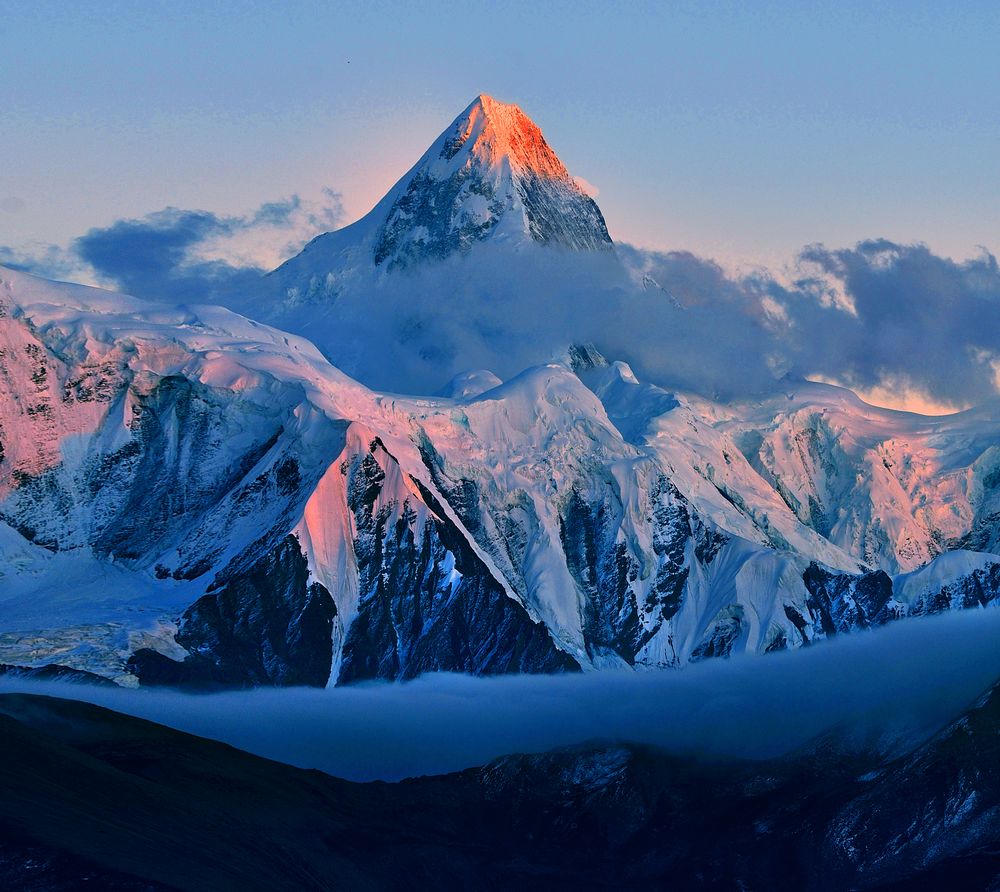 贡嘎雪山