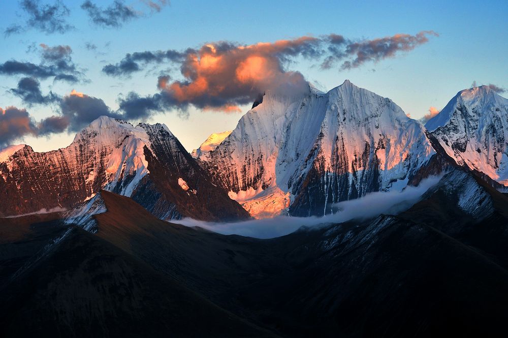 贡嘎雪山