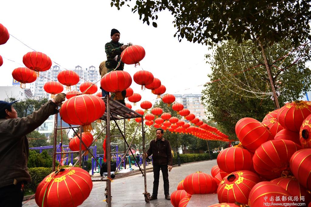 大红灯笼高高挂