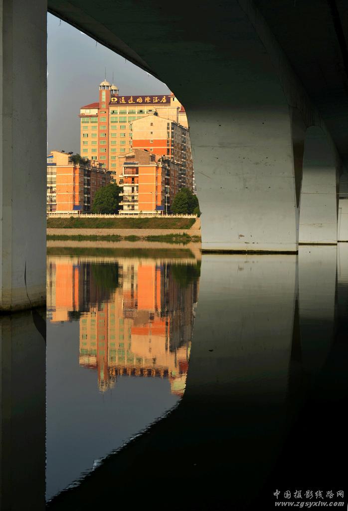 桥下风景