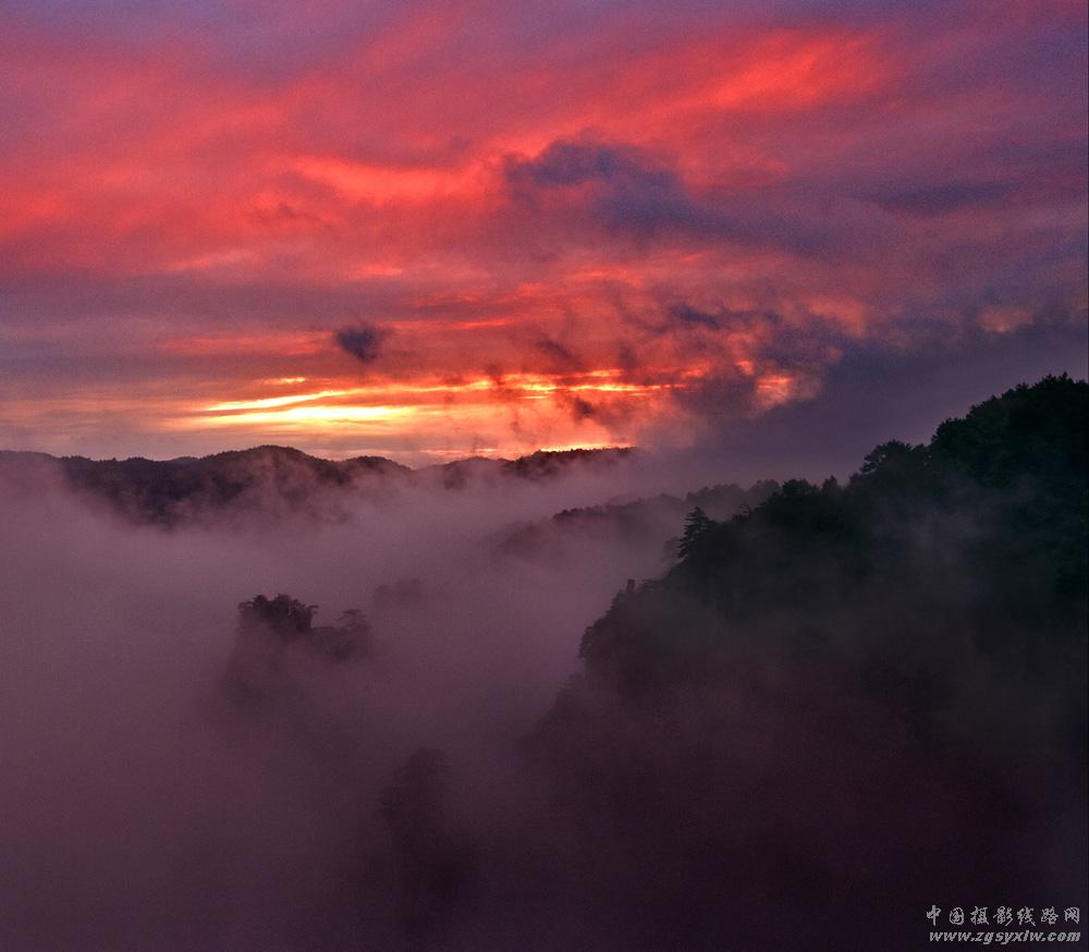 霞染天子山