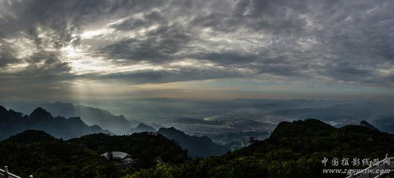 多姿的天门山