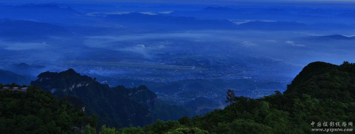 天门山晨曦