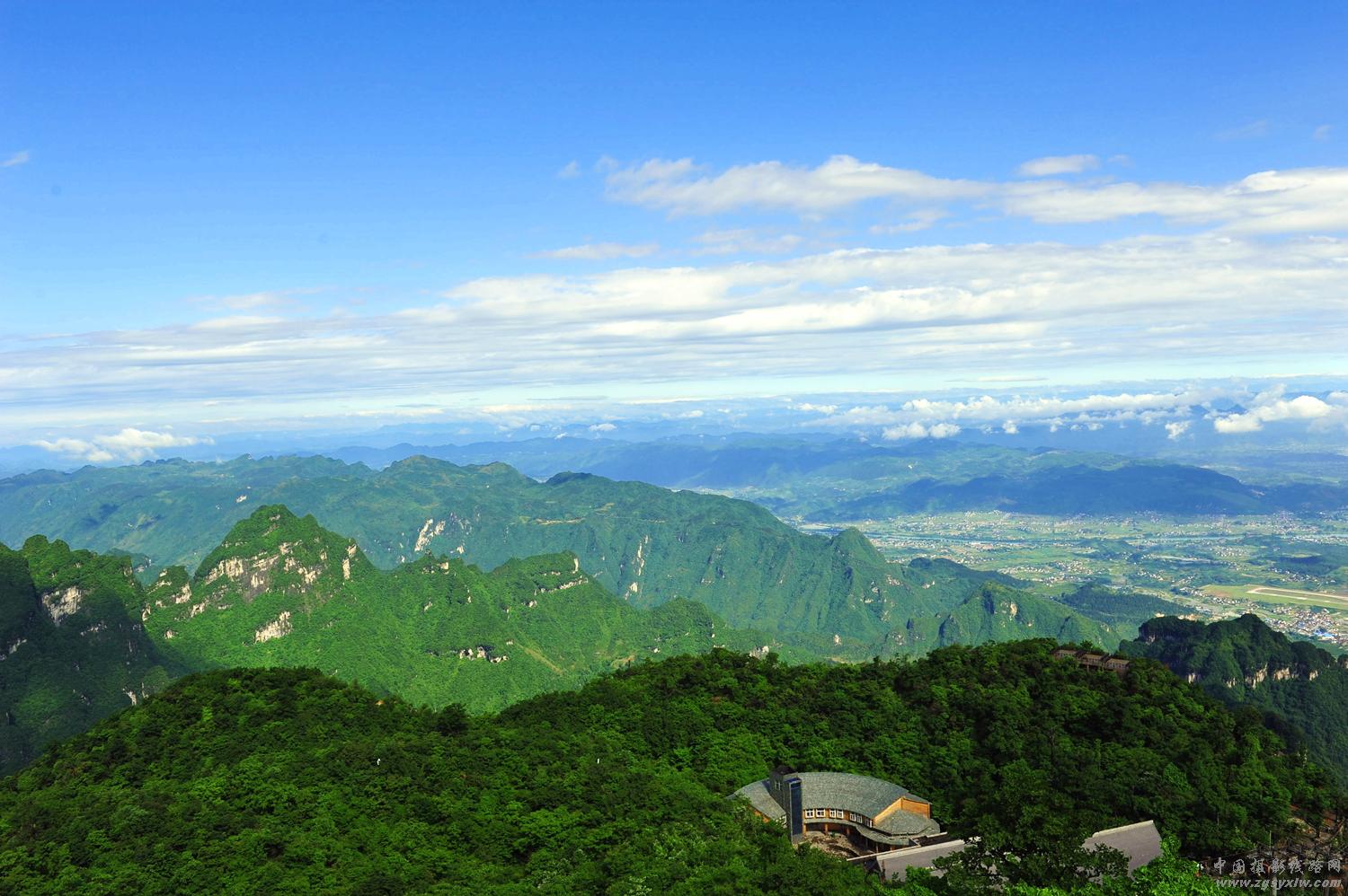 天门山上彩云飞.4