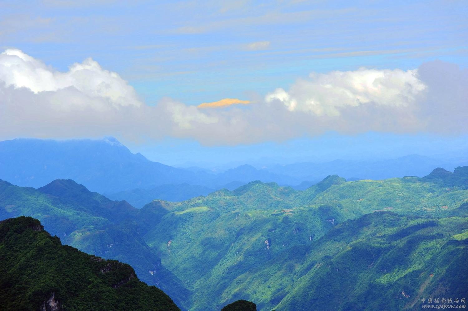 天门山上彩云飞