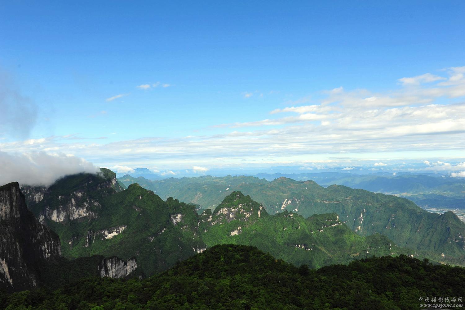天门山上彩云飞.2