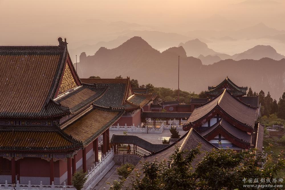 晨曦—天门山寺
