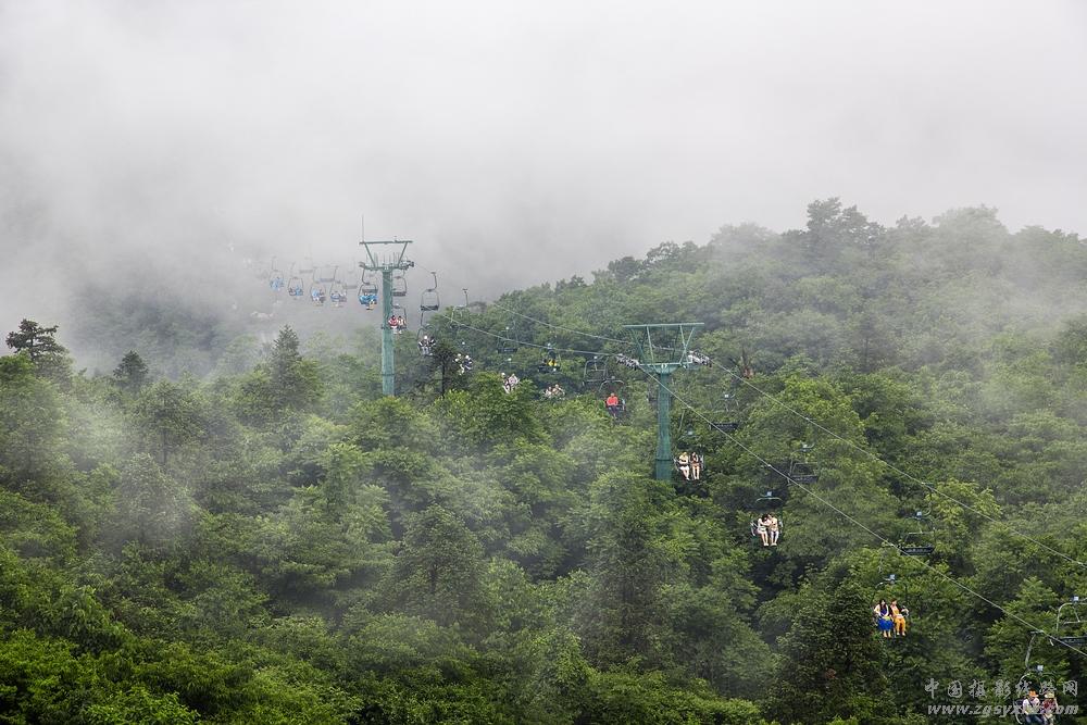 仙境穿越－天门山森林缆车