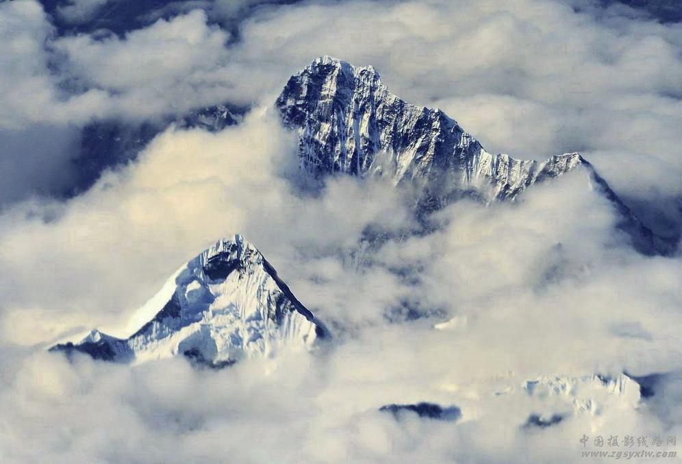 峰起云端