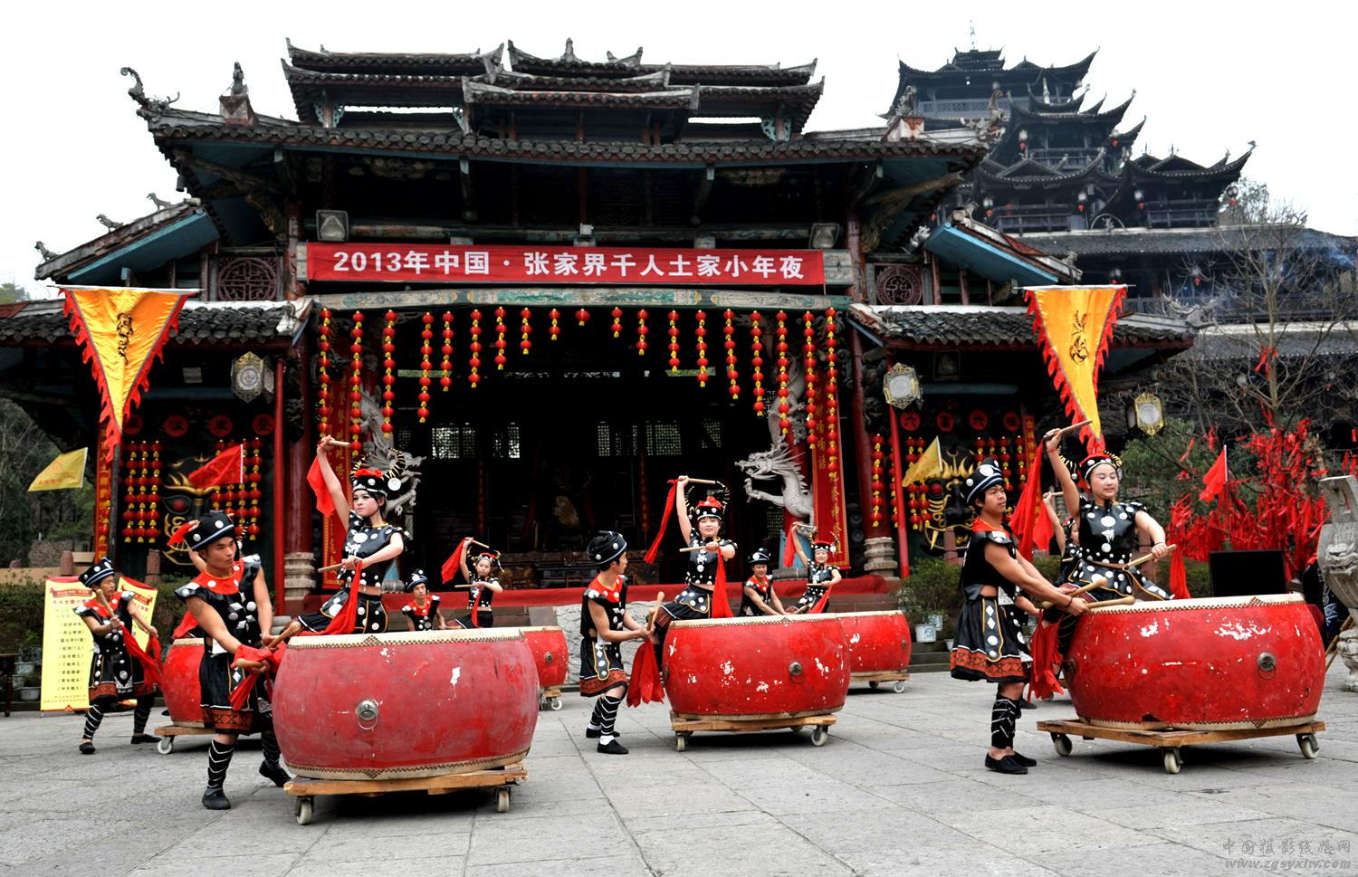 张家界千人土家小年宴.4