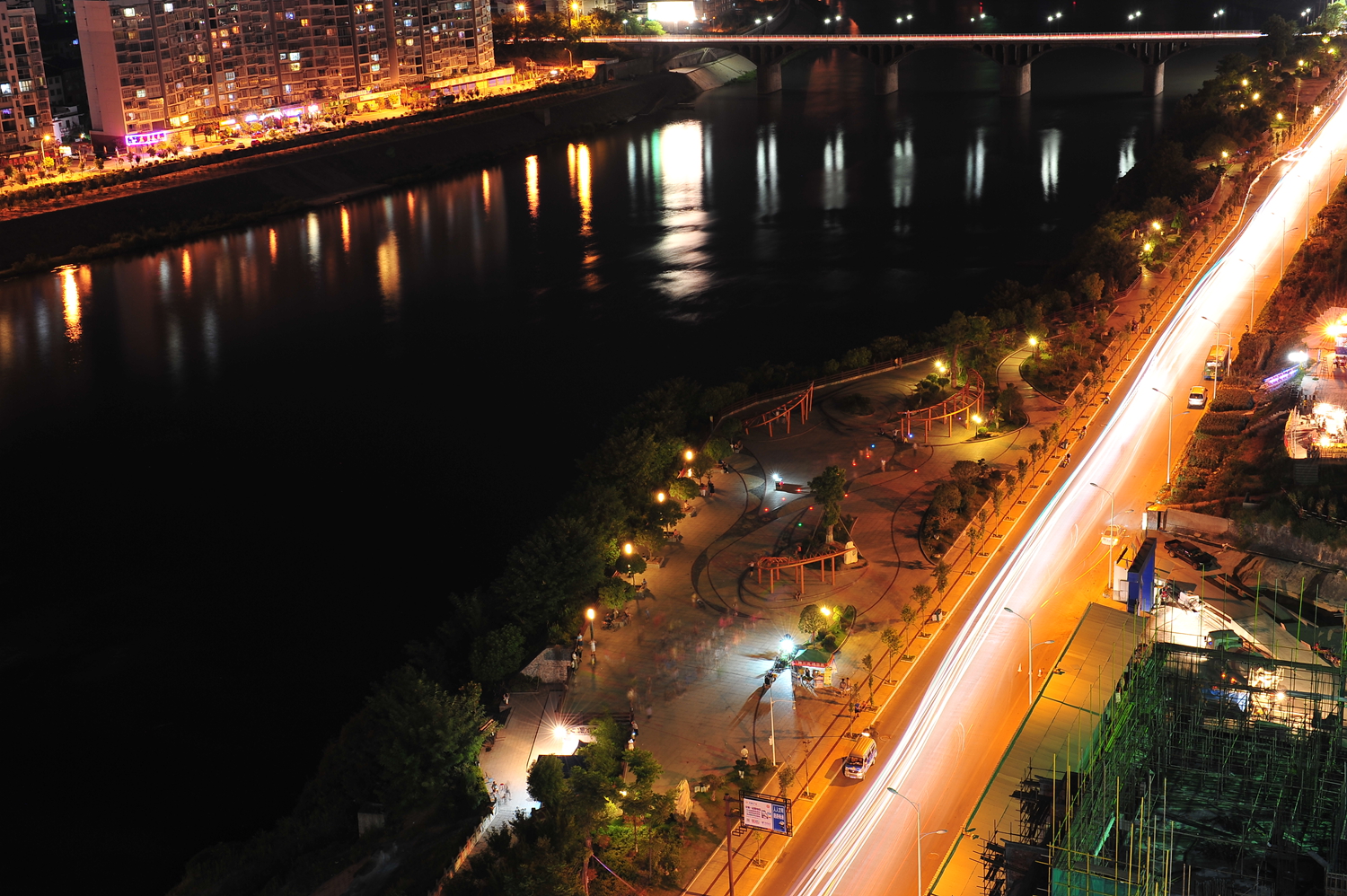 金海岸上观夜景.3