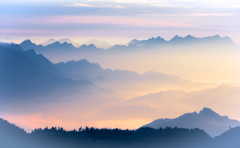 层峦叠嶂