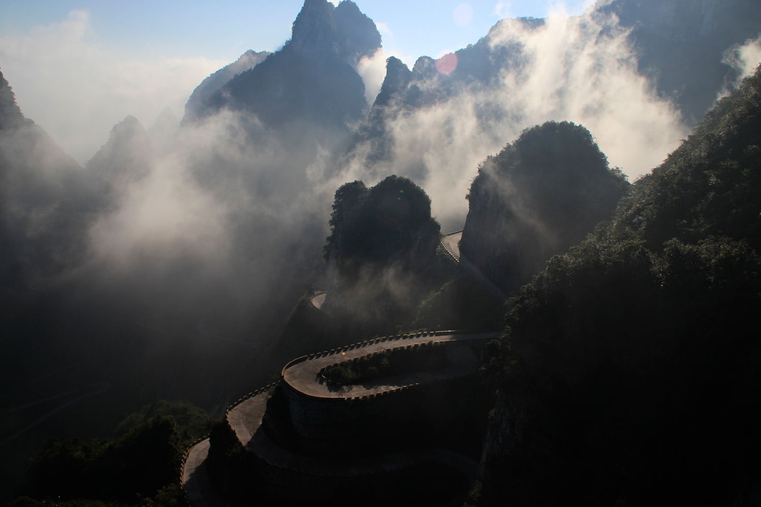 雾绕仙山